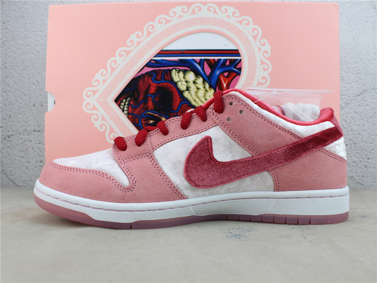 StrangeLove x Dunk Low SB Valentines Day CT2552 800